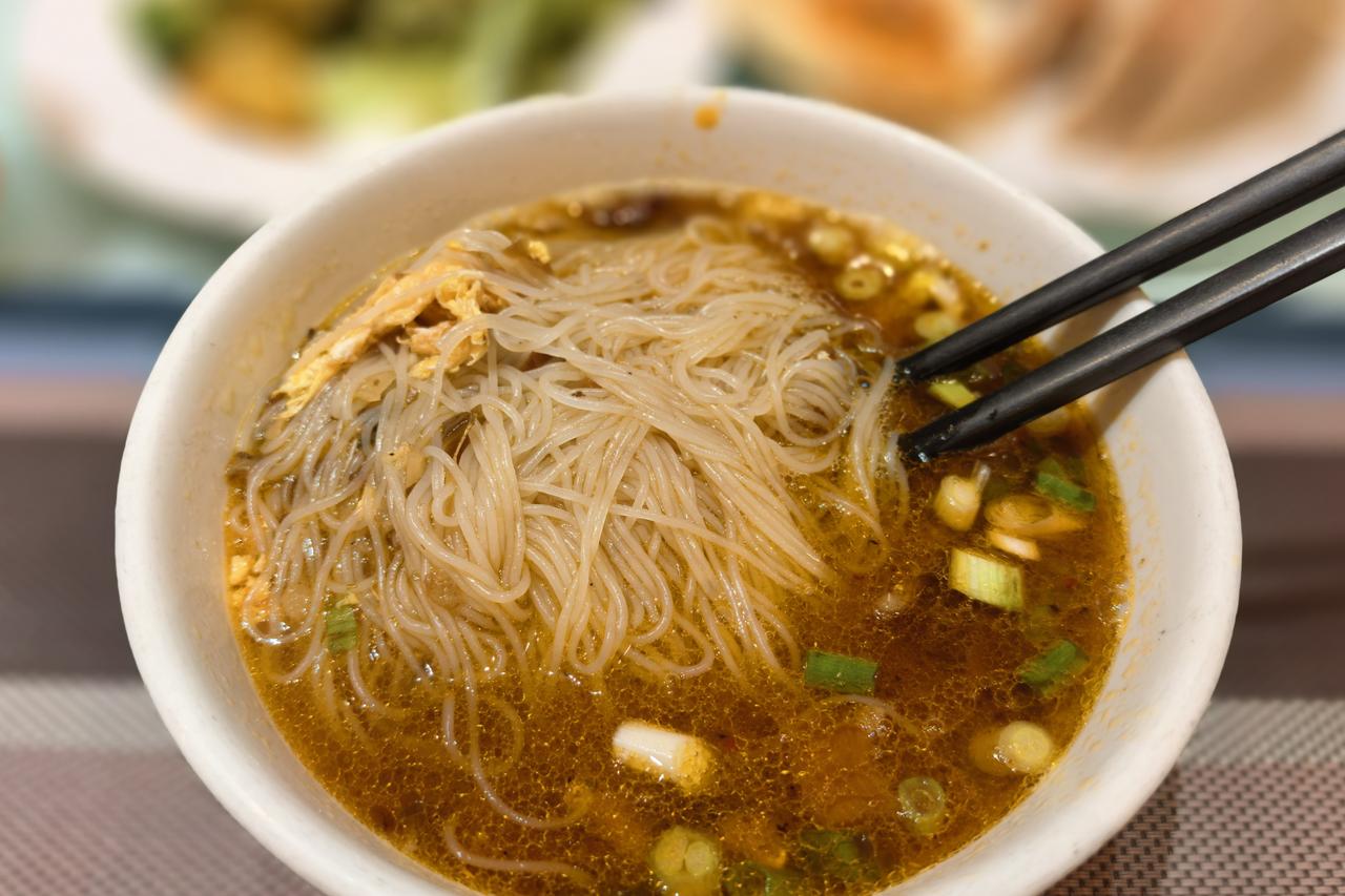 烟火早餐，一碗绵阳米粉｜晨起一碗粉，人间好滋味，一碗热乎的绵阳米粉唤醒味蕾。红汤