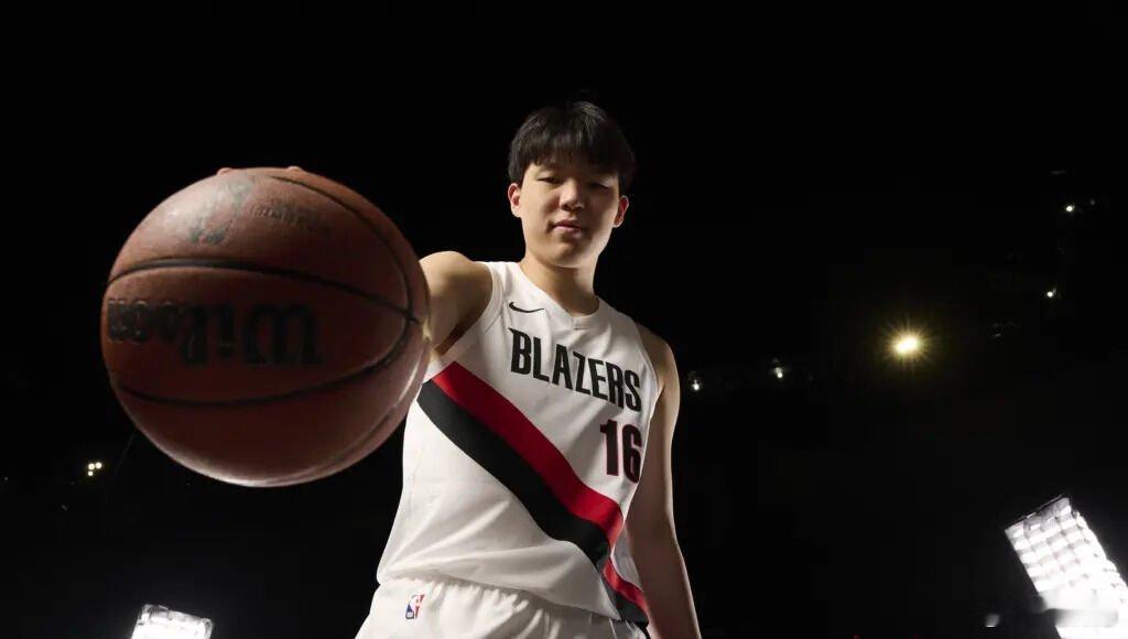 戴夫·德卡德：新秀最需特质，瀚森已然具备随着2025-26常规赛临近，开拓者队中