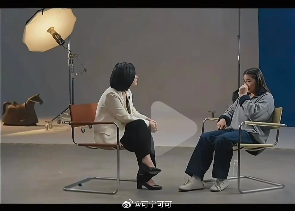 谁能想到，赛场上所向披靡的全红婵，私下会因为体重自卑到不敢穿短裤。在采访中她坦言