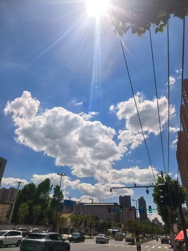 谷雨过后气温飙升

[玫瑰][心][玫瑰]

谷雨过后，西安气温直接“坐火箭”，