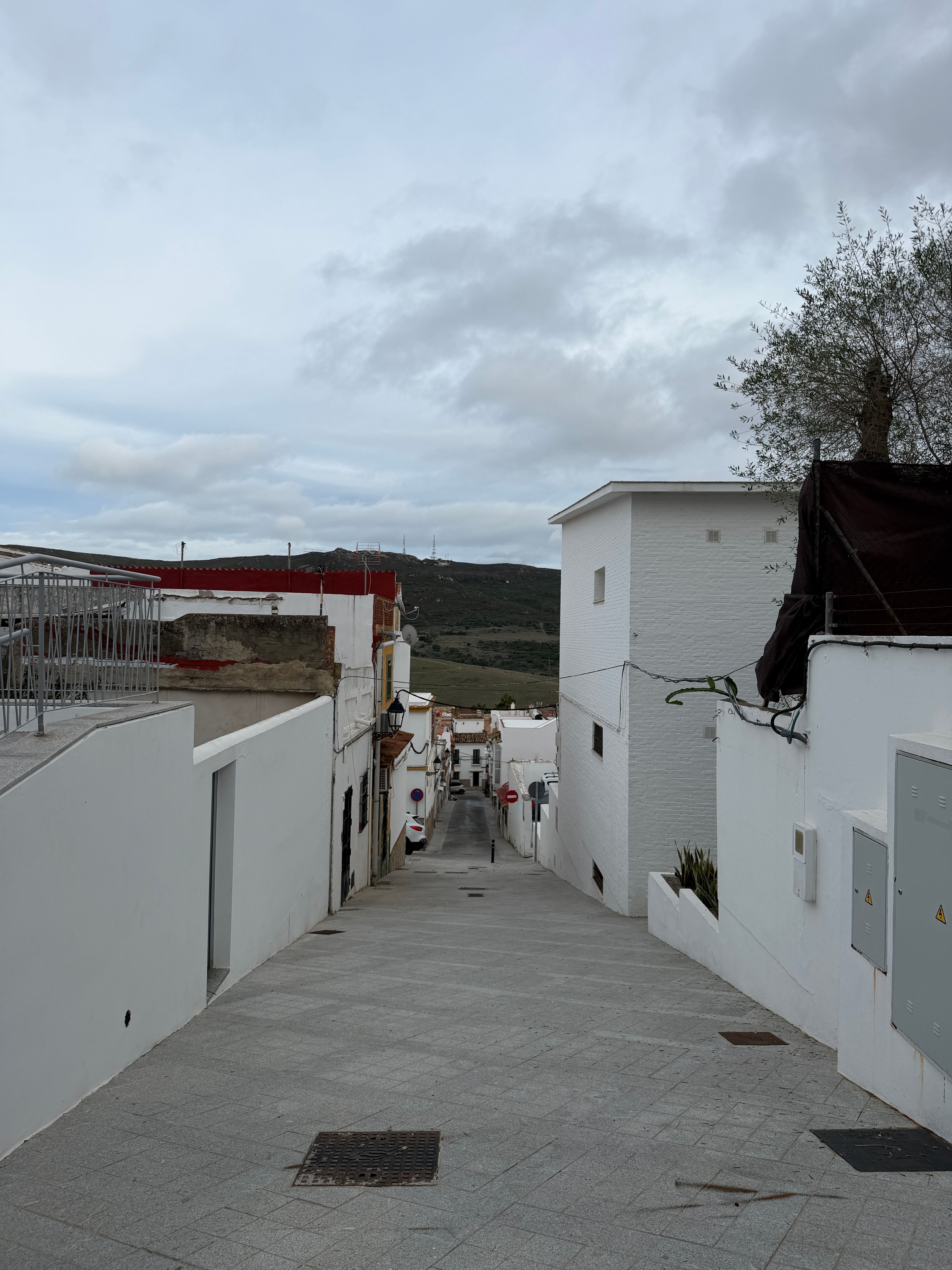 搜索引擎让各网站流量兼并到了中央。App相当于分封制，中央流量又去到了地方。豆包