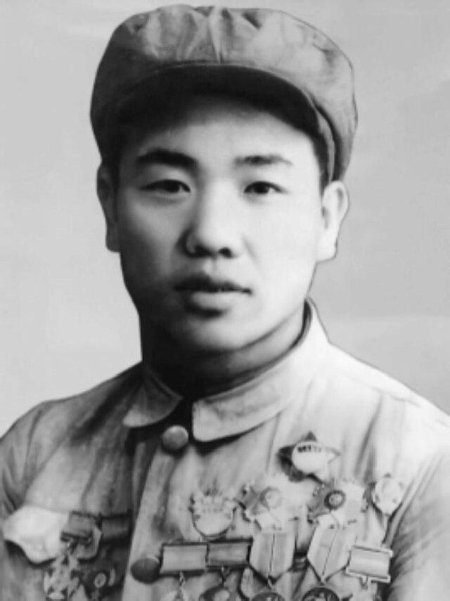 1950年，志愿军排长郭忠田私自放走了美军50多辆坦克，却带领全排以0215的战