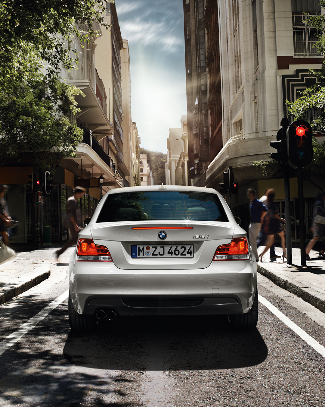 1M 的亲兄弟，代号 E82， 最后的直六后驱小轿跑！bmwskybmwclas