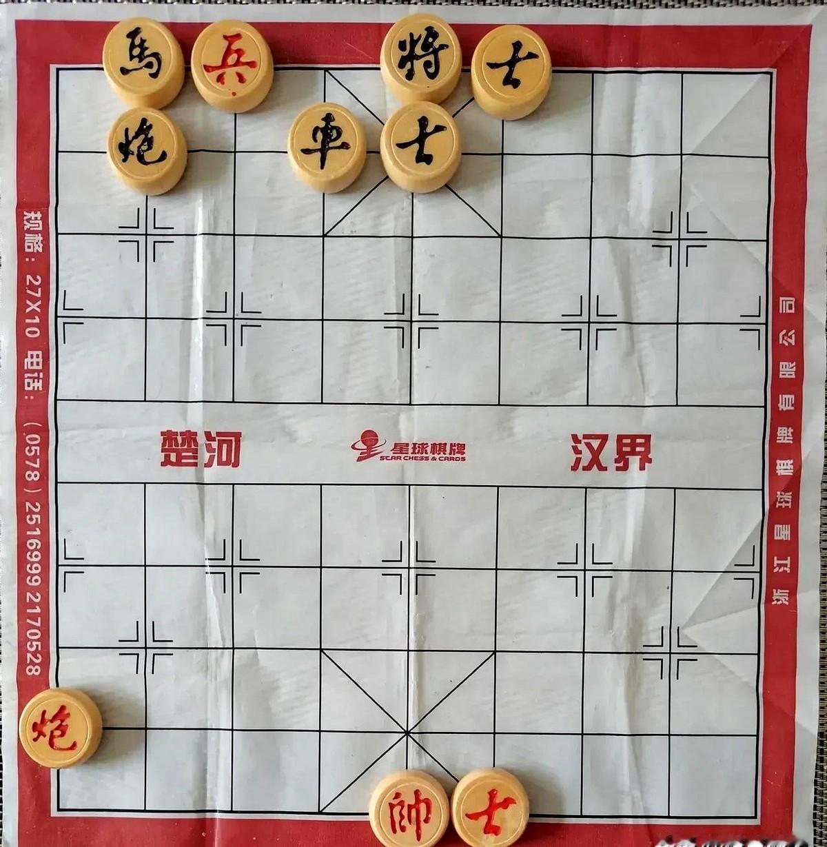 棋摊上，有人居然说红棋能赢，我差点没忍住笑，茶水都快吐出来了。

你瞅瞅红棋那底