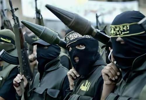 光脚不怕穿鞋的，以为光脚厉害，为啥你光脚人家穿鞋呀？
还不是因为你怂吗，连双鞋都