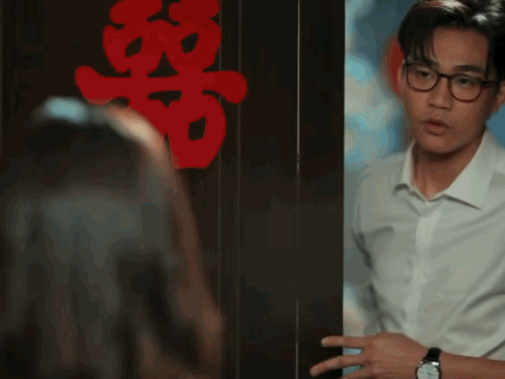 《不讨好的勇气》吴秀雅答应求婚的当天她敲开贴着大红囍字的门又跟男朋友郑昊提分手了