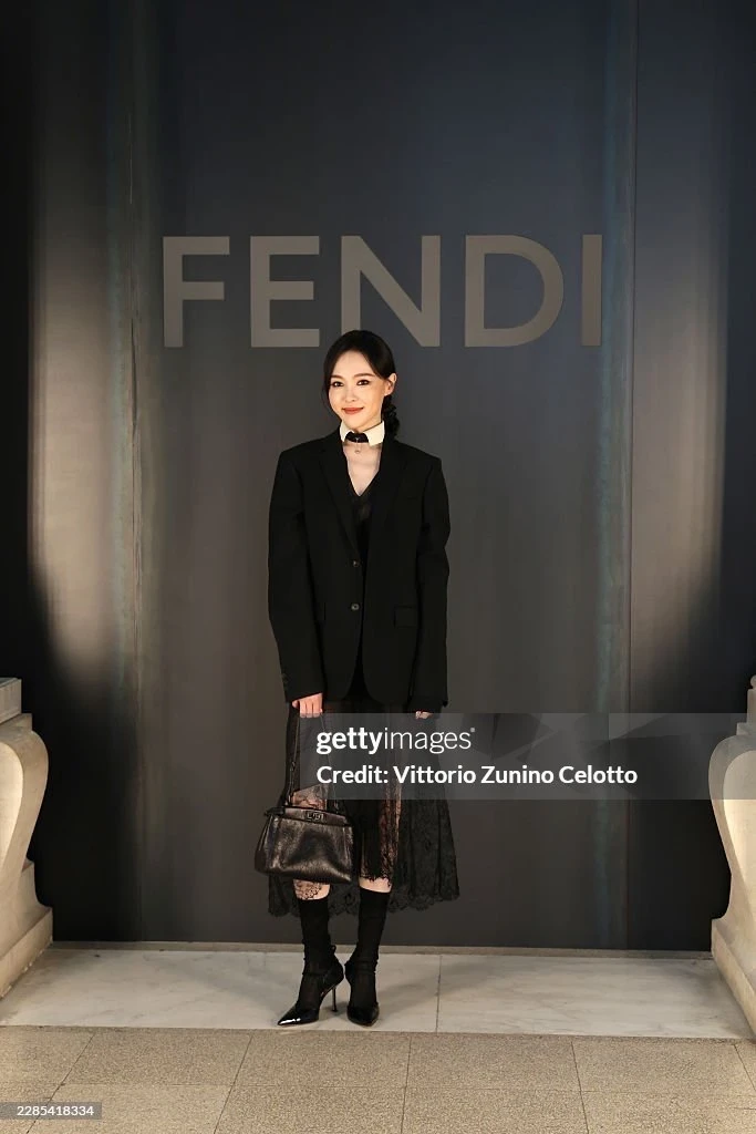 糖版FENDI女总裁🕶️ 唐嫣亮相罗马FENDI 2026秋冬高级定...