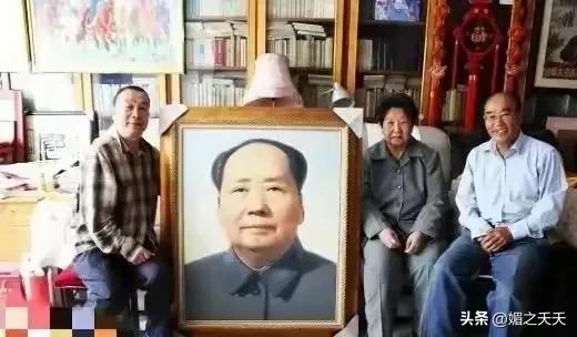 李讷在晚年时，就是这样和父亲“相依相伴”！

李讷是毛主席的“满女”，晚年时由于