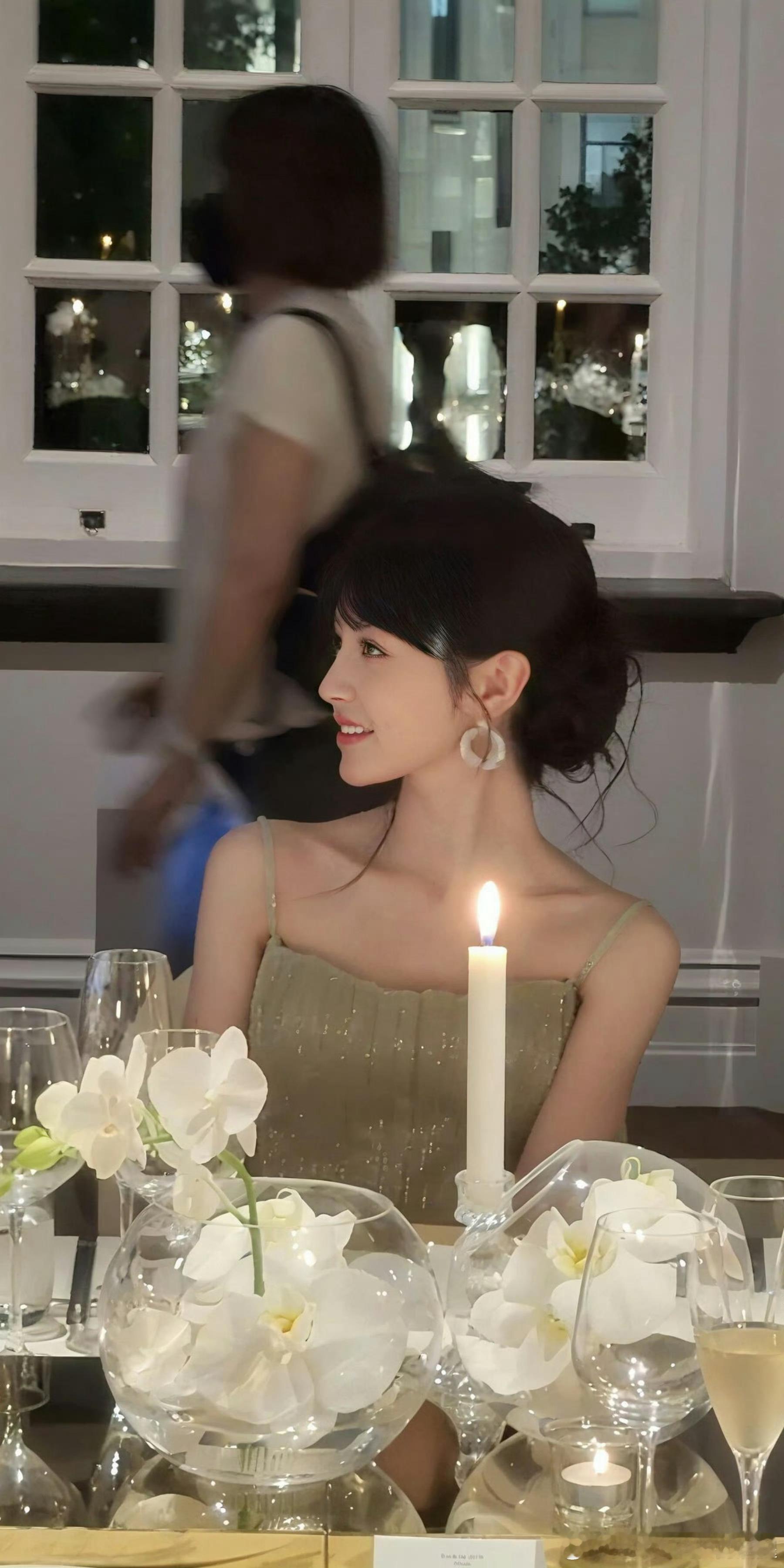 田曦薇向毕业生发送了十个小心心田曦薇壁纸级 