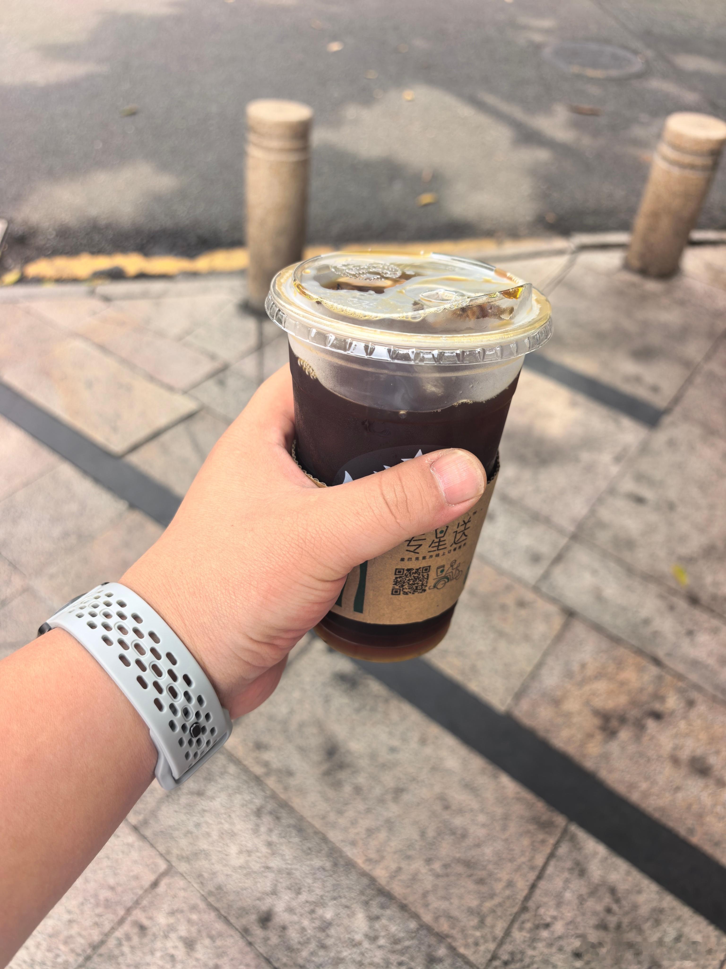 就和串子似的，四天换了三个酒店，昨晚还没睡好，超大杯咖啡顶一顶 深圳