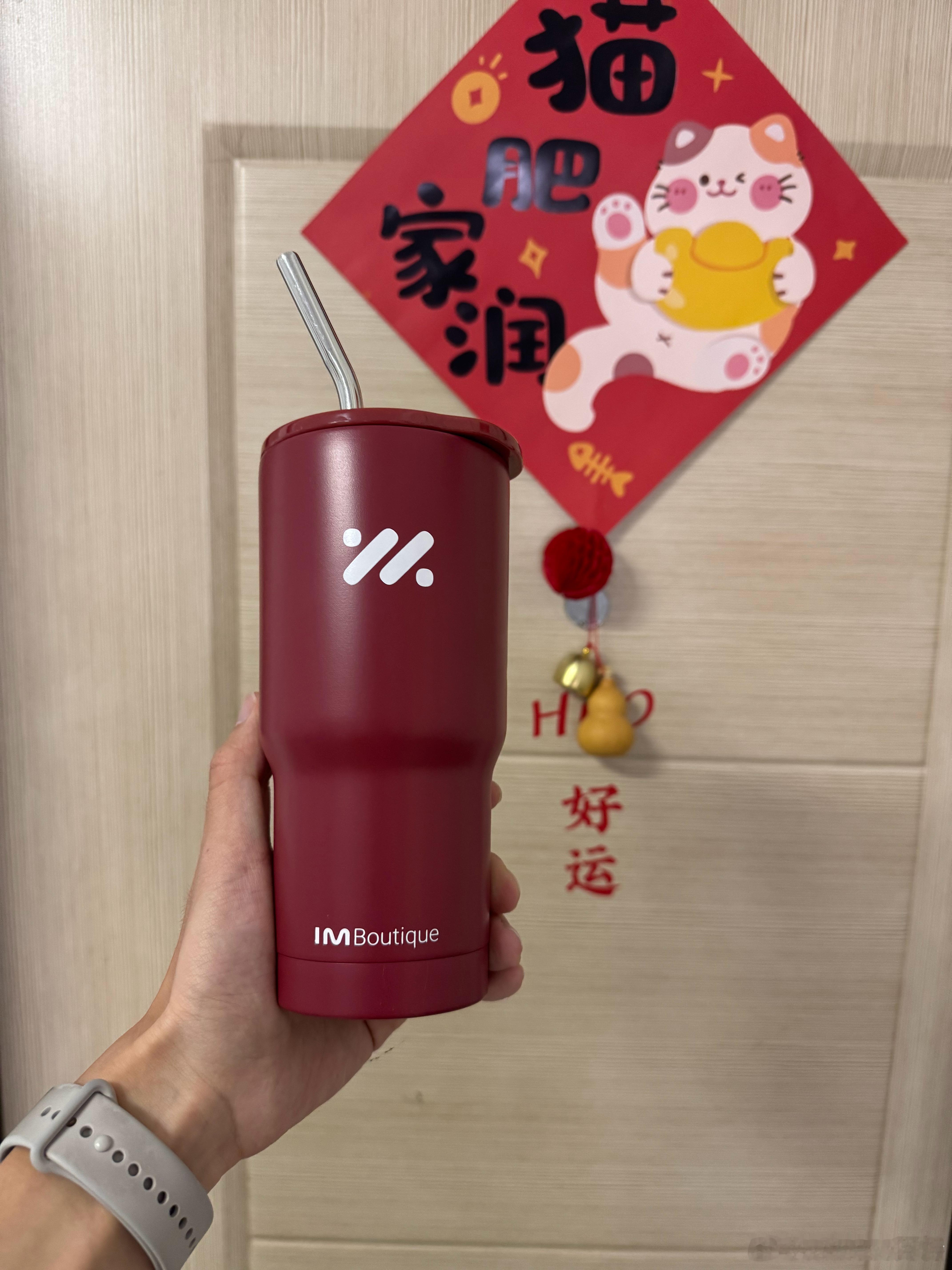 收到智己马蒂斯红配色的杯子，感谢萌总[抱一抱]愿大家和全新智己l6一起红红红红出