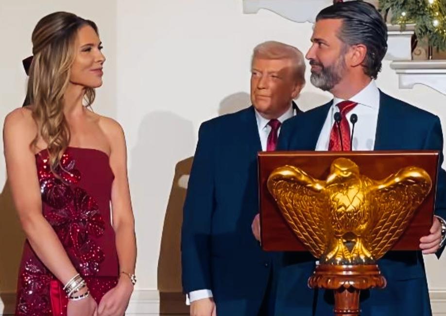 特朗普这是在想什么呢？
特朗普和儿子的审美一样吗？
特朗普这眼神是不是看的挺认真