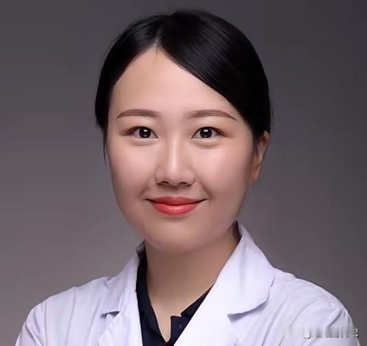 有人说，长得这么好看还出轨……
就因为好看才有人觊觎呢
又好看，又有才华谁不喜欢