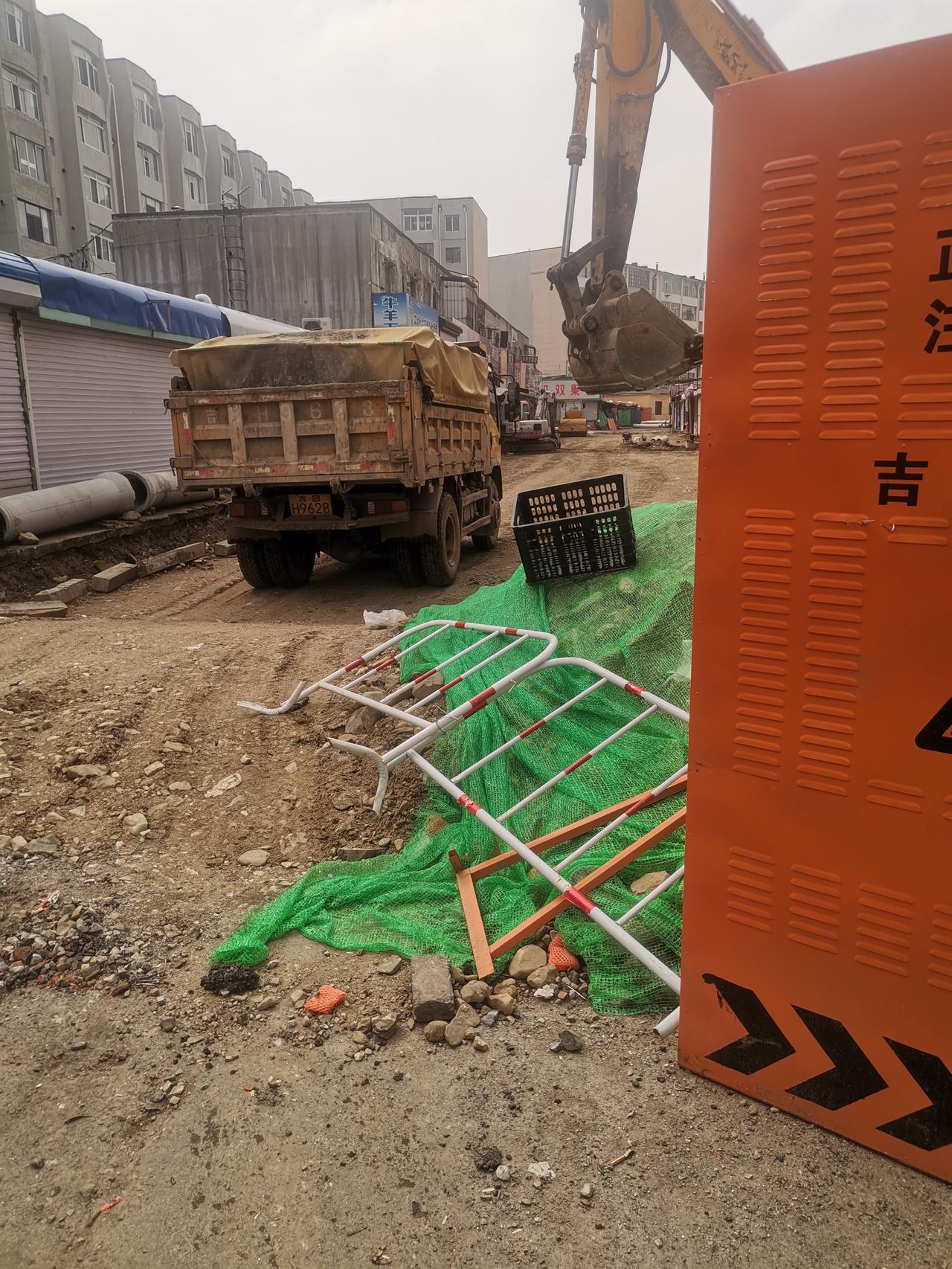 吉林市临江市场东段改造工程已正式启动，进展颇为迅速。

此前，吉林市临江市场开启
