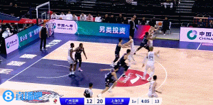 CBA赛场镜头：王哲林慢慢悠悠的散步式突破上篮，焦泊乔直言：不盖你盖谁？
  看