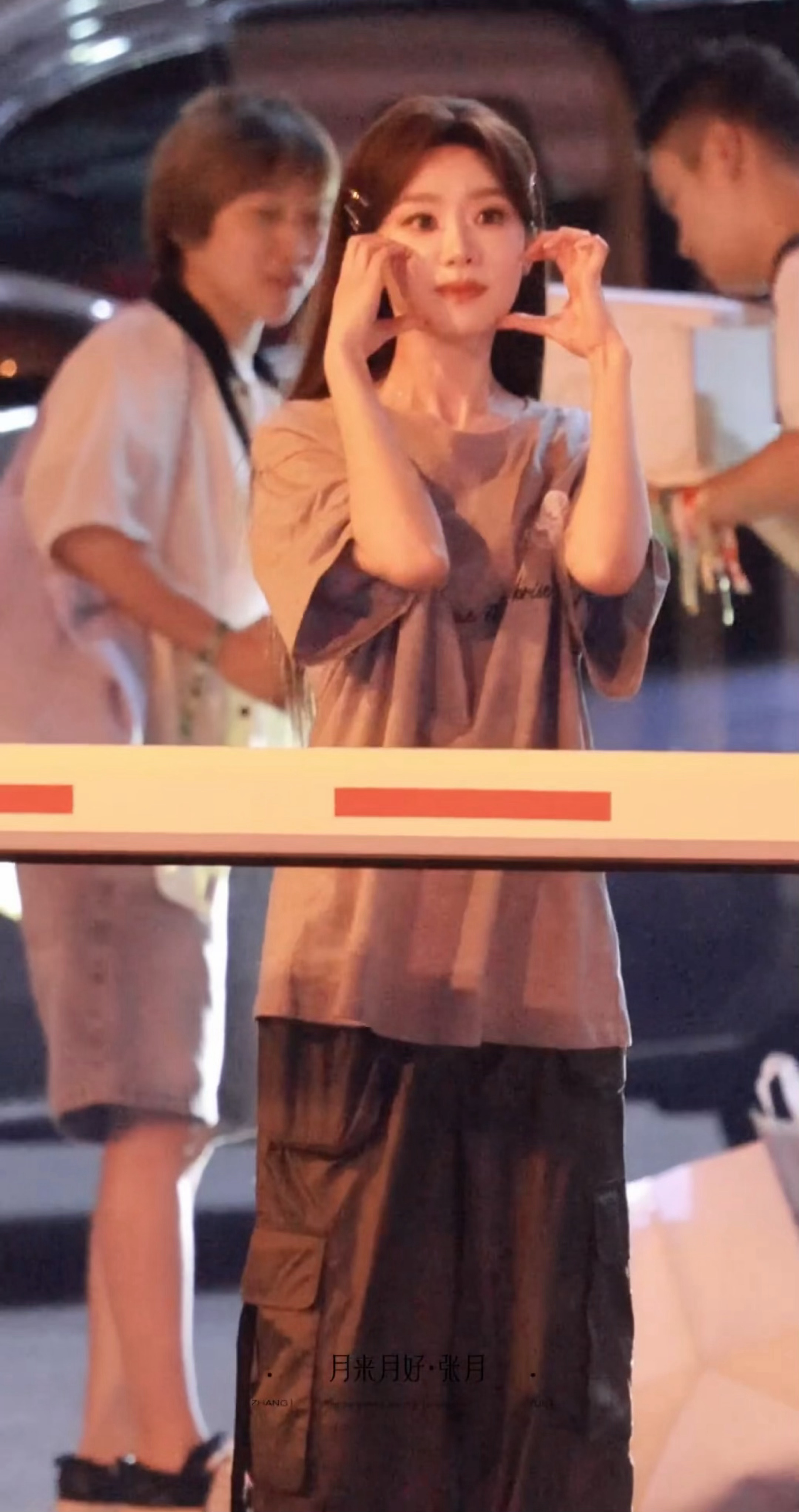 示意保安 我就站在这里👌👌然后开始萌萌饭撒好乖好乖的一只猪🤏🏻 ​​​