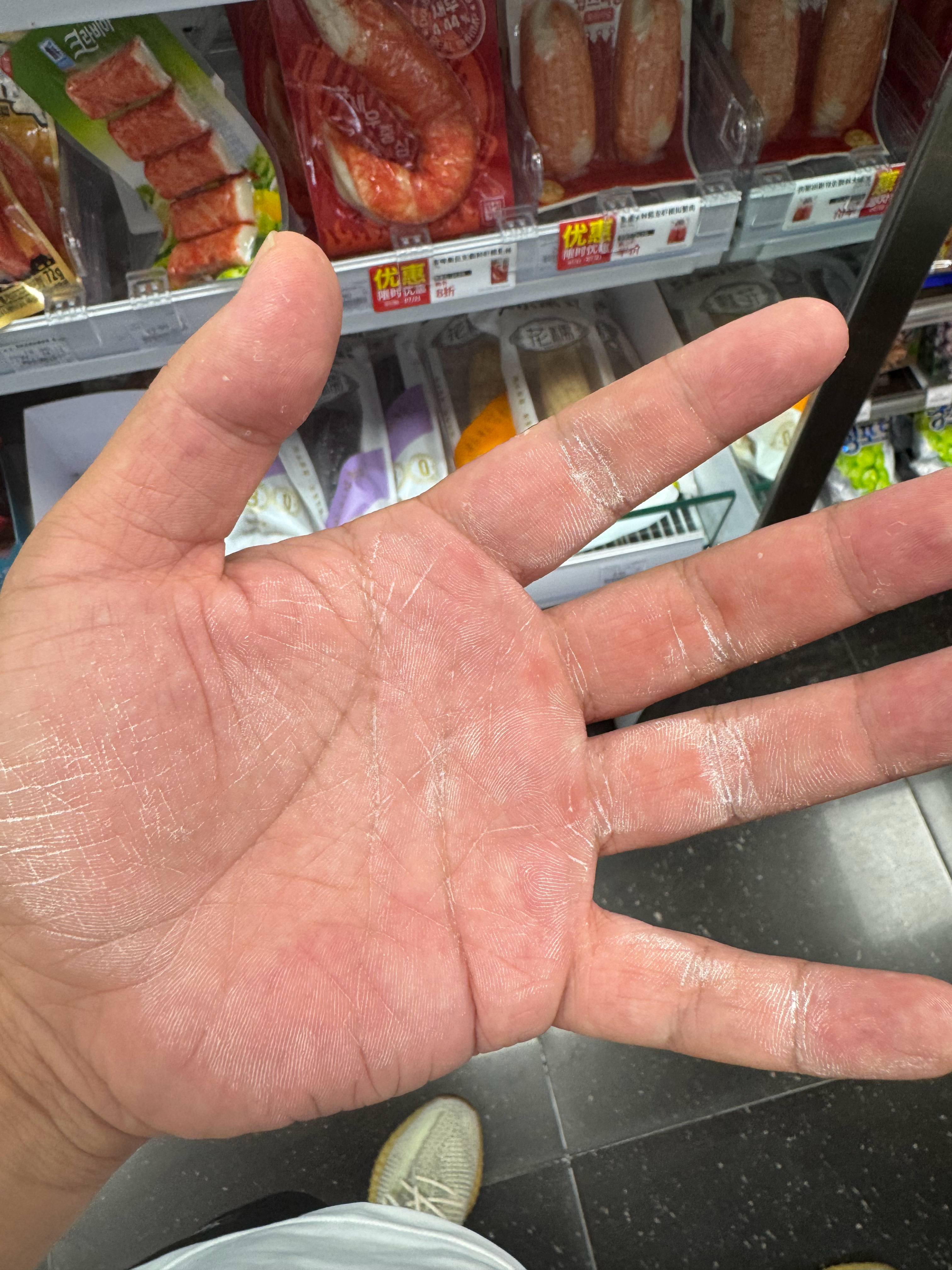 今天也是用上镁粉了，天气太热了，进来手上全是汗。非常滑，用了镁粉果真不一样。 ​