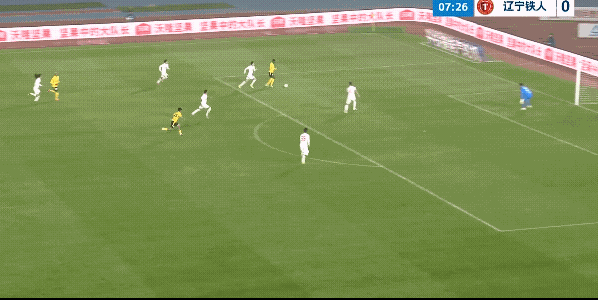 青岛西海岸比赛第8分钟率先破门，今天青岛西海岸和辽宁铁人比赛双方主教练曾经是国家
