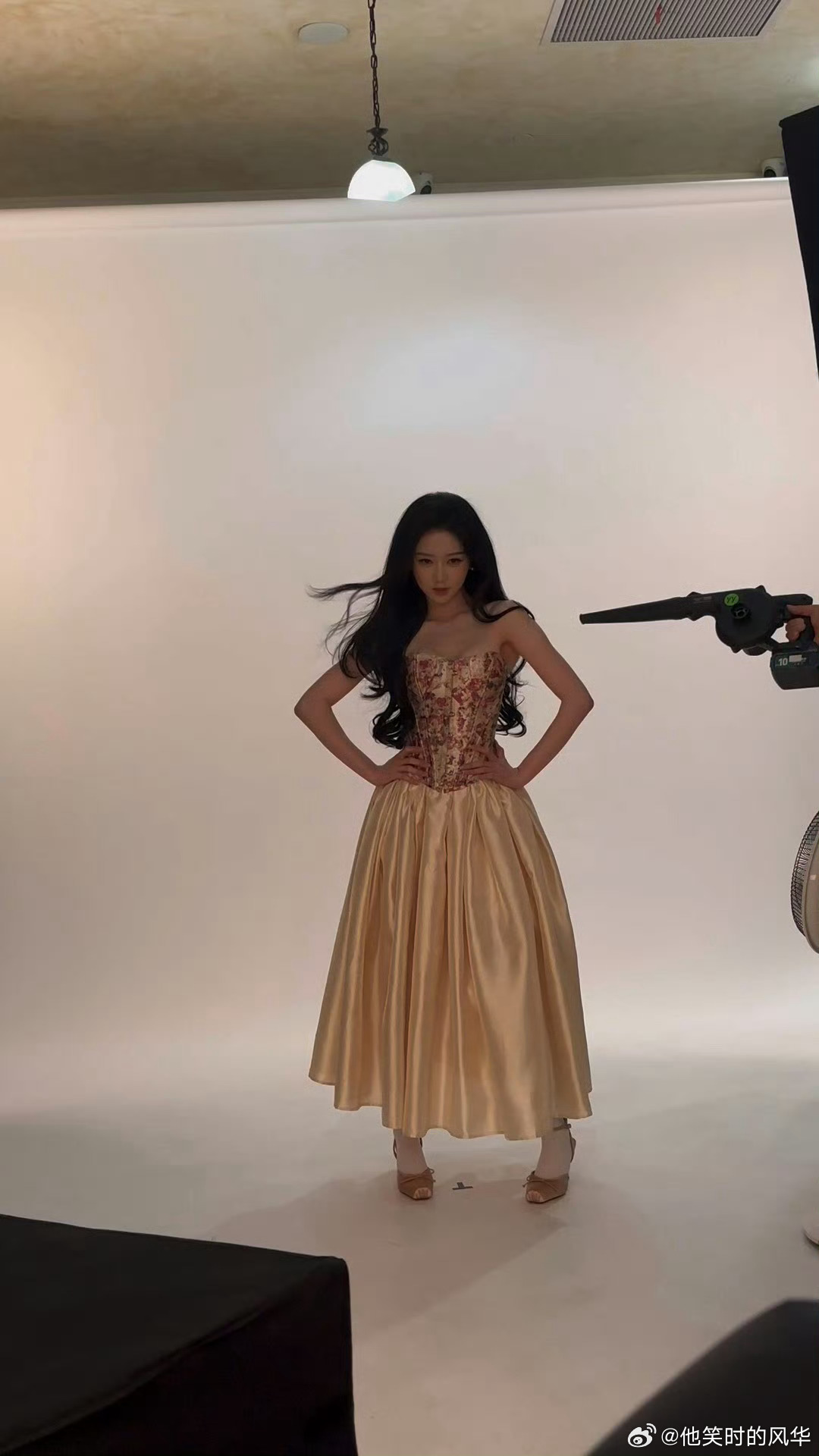 短剧四小花旦合体封面短剧四小花旦时尚表现力 短剧四小花旦韩雨彤、李柯以、王小亿、