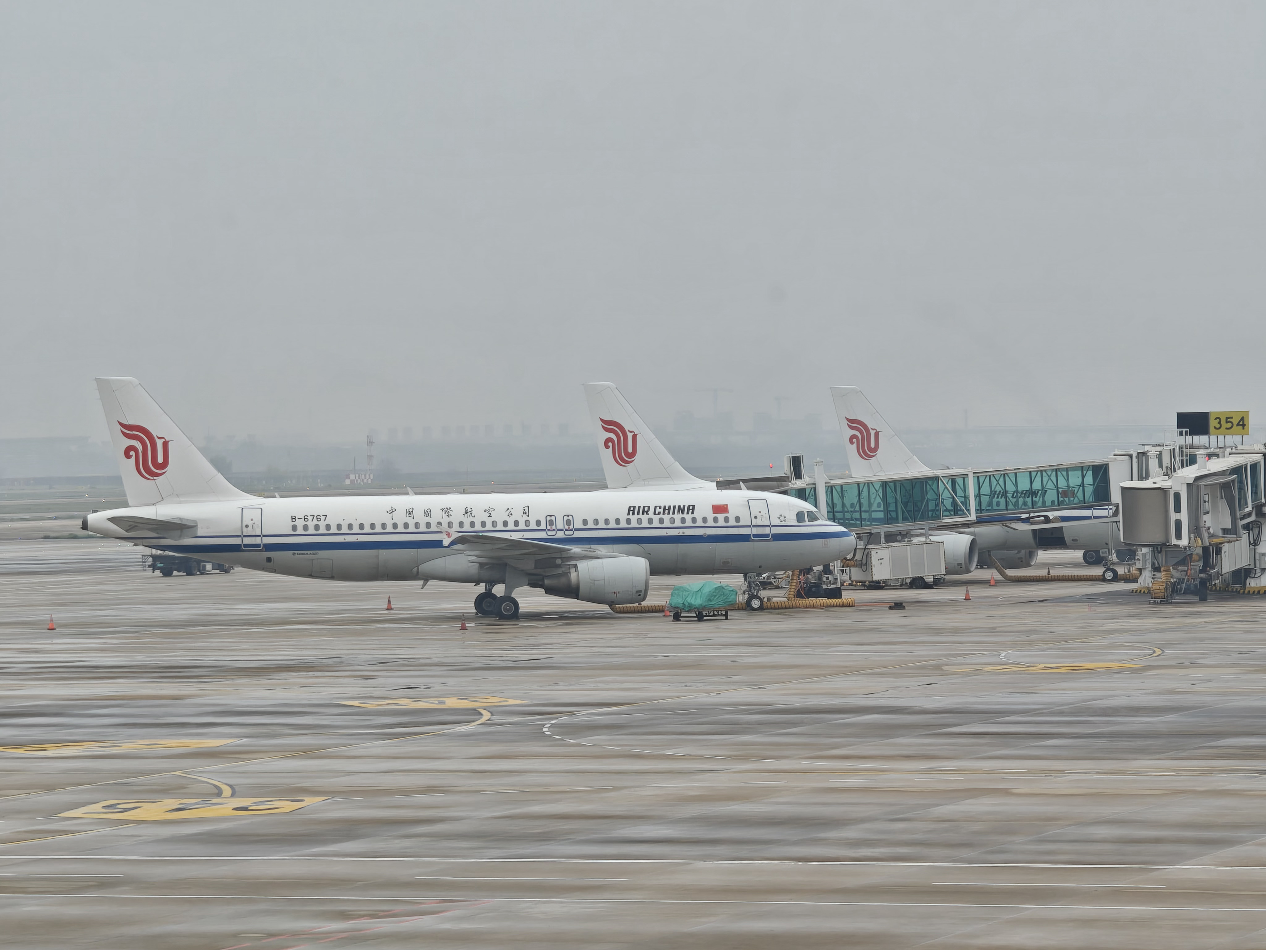 早，今天出差深圳。天河T3的易安检终于有了长足的进步，过完安检机之后已经向深圳那