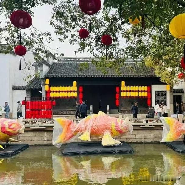 “天地合德”是阴阳转换之际的和谐共振，“四喜”汇聚，阳生启新、团圆和睦等祥瑞全都