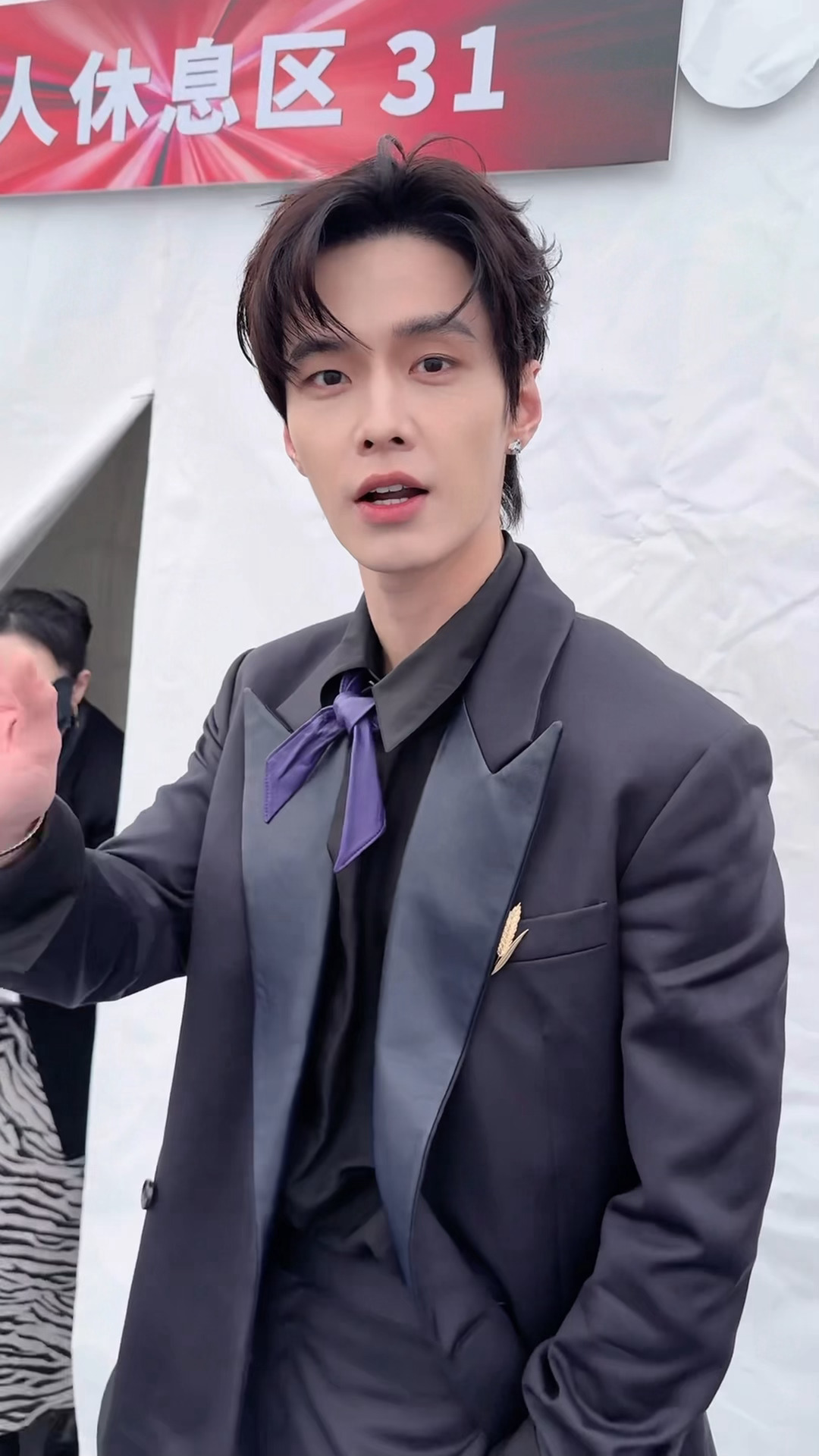 芭莎镜头下的李昀锐 何与 田嘉瑞 王星越 ​​​