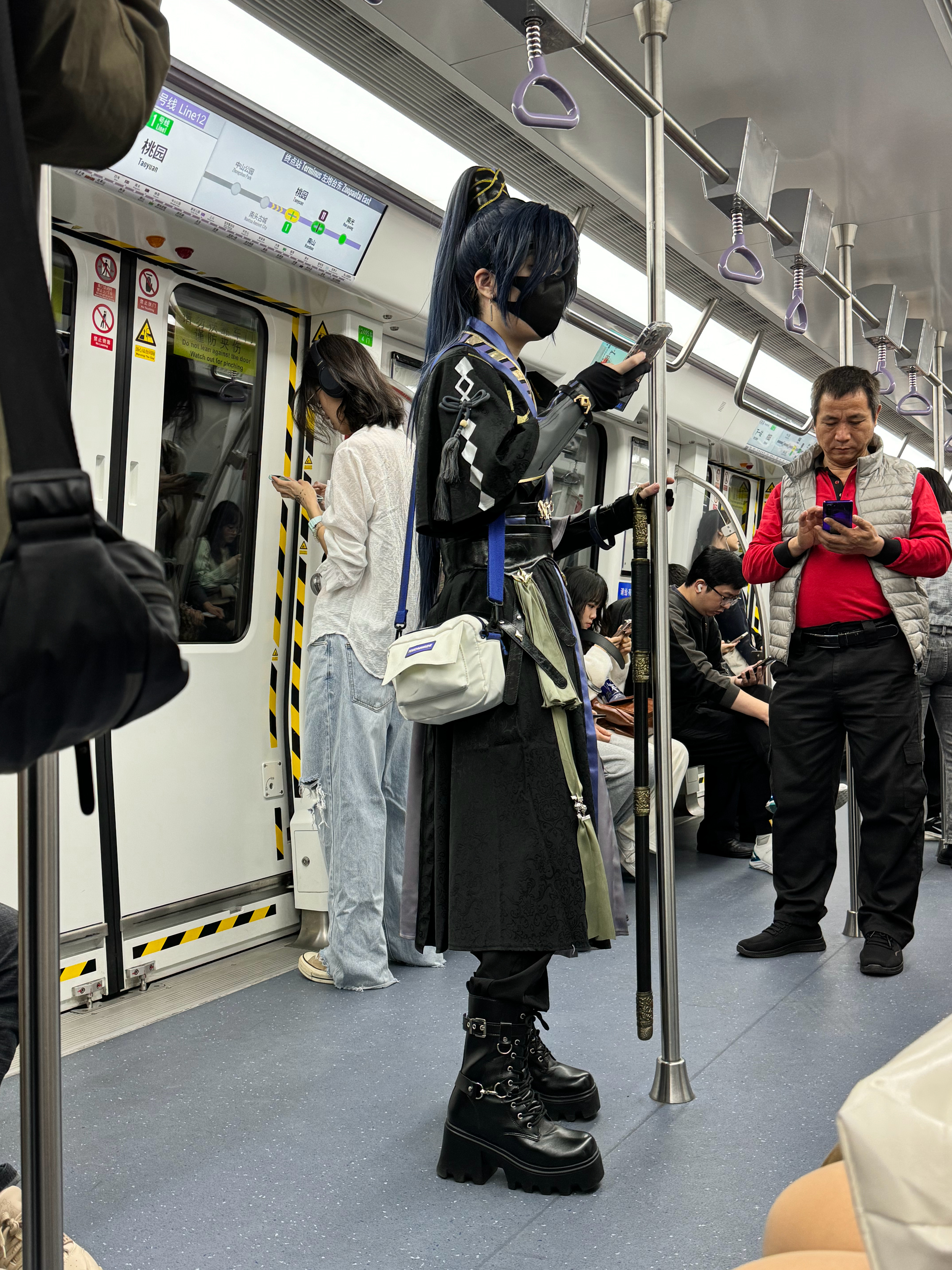 偶遇一位coser，有没有朋友知道原型是谁？shot on iPhone15Pr