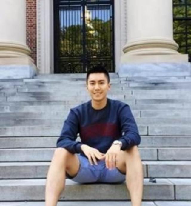 “我宁愿在美国住下水道，翻垃圾！也不回中国！”谁能想到，说出这句话的人，竟然是满