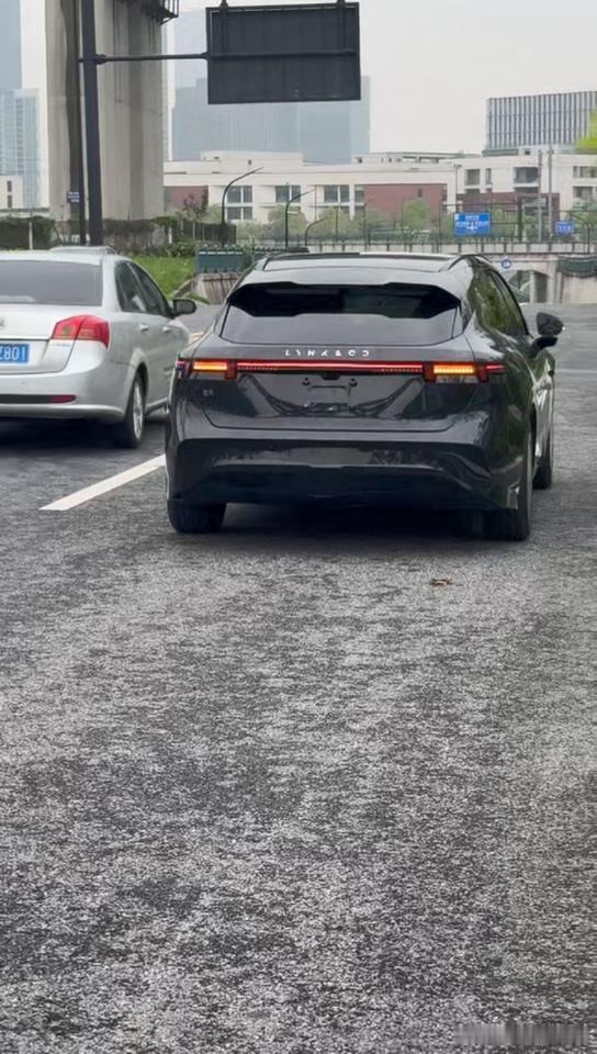 GT就该去GT该去的地方 最近领克07GT 的测试车像街溜子一样有点浪…一会儿在