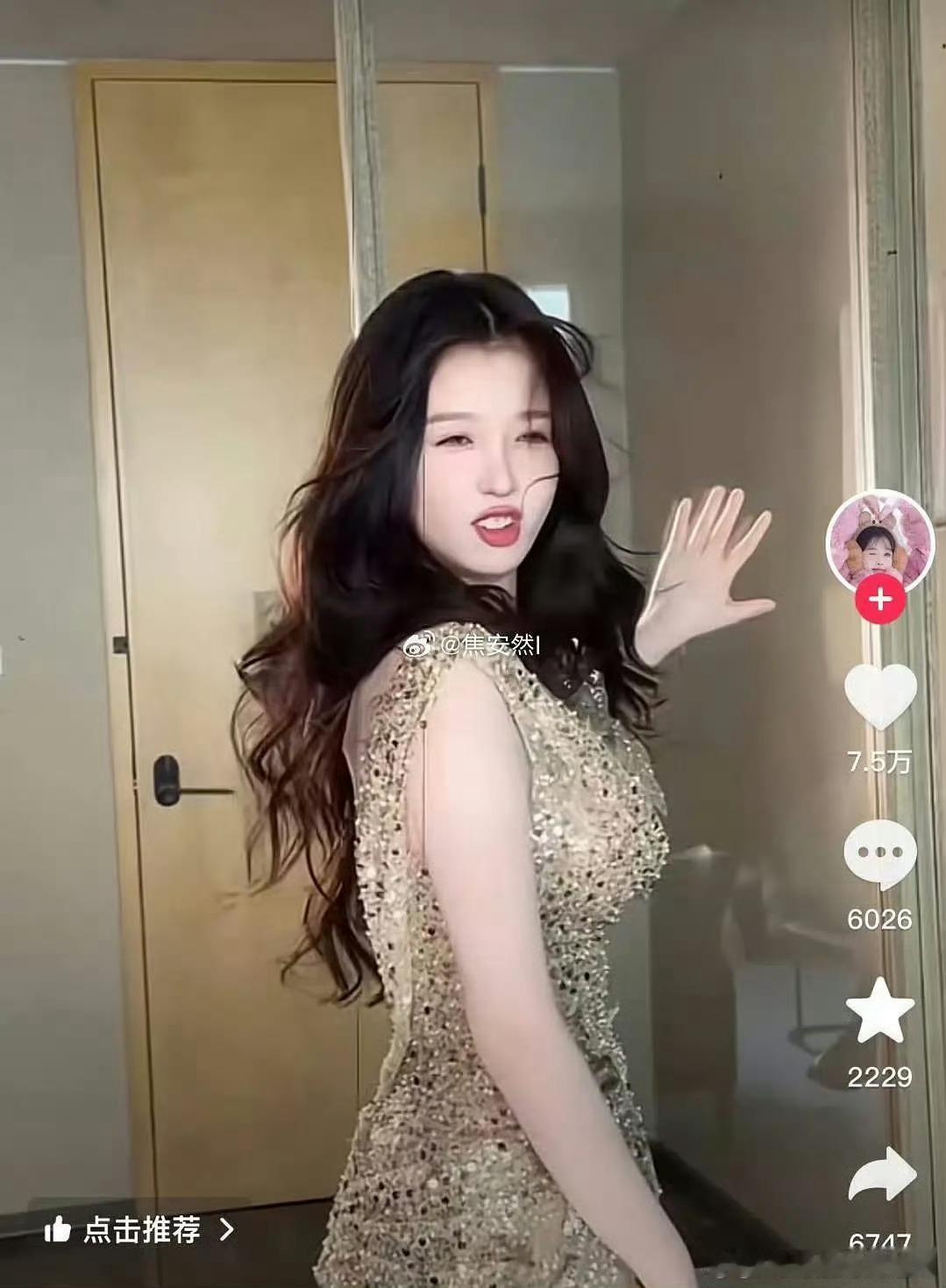 虞书欣自己给自己倒油呢吧 ​​​