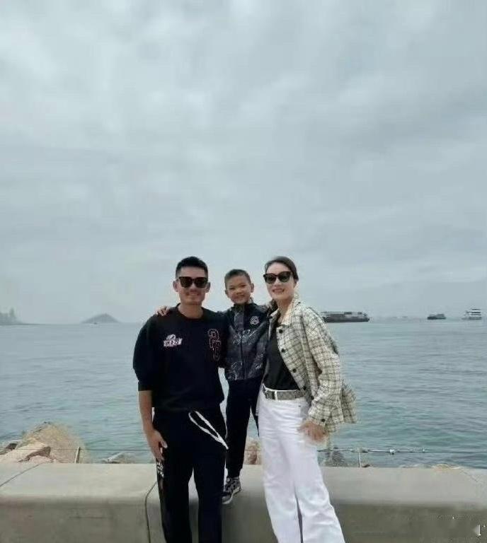 谢杏芳真的把中国女人那种忍耐体现的淋漓尽致，一句都是为了孩子苦着自己吧！ 