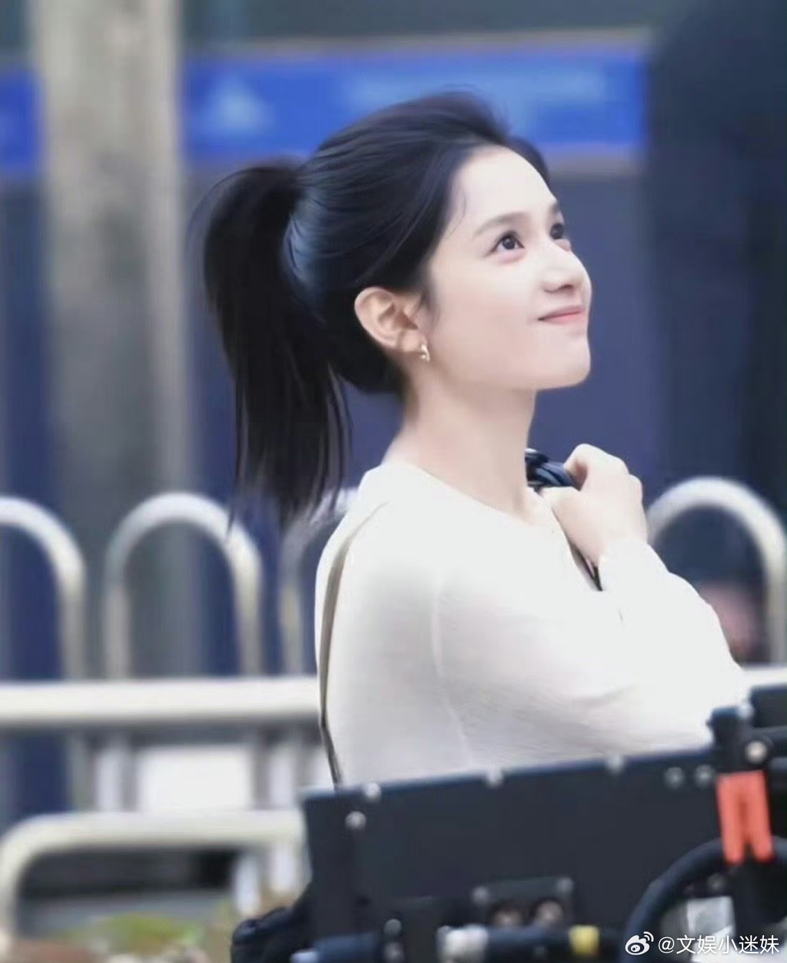  张婧仪 职场萌新vs成熟女上司 路透封神！张婧仪完美驾驭两种气质，青涩萌新时的