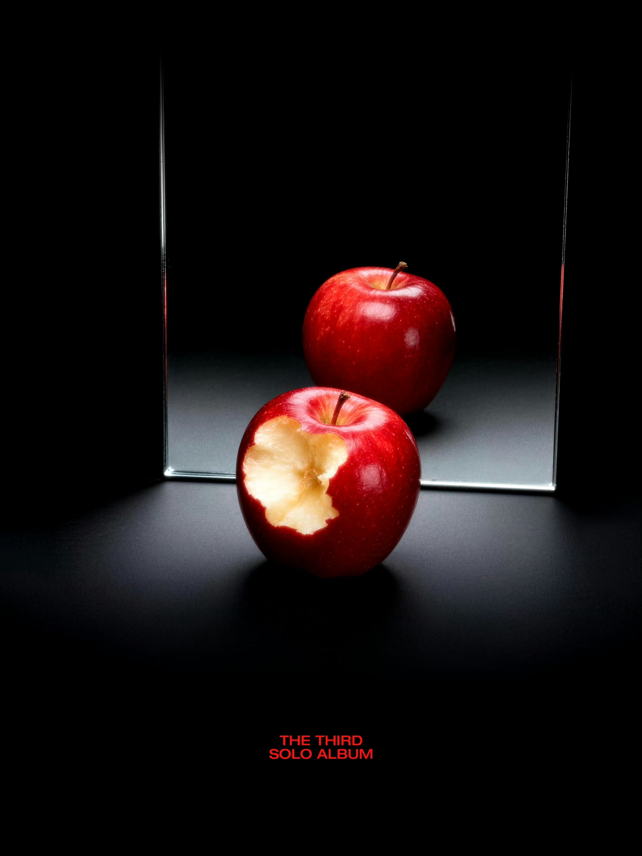 伤口都在背面，而向镜头展示的永远都是那个完美的自己，而他能坦然面对自己，接纳自己