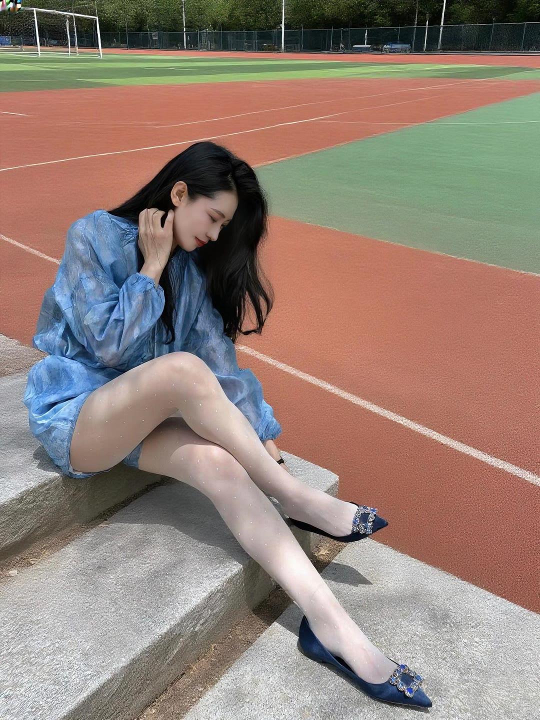 你喜欢女孩子搭配什么衣服