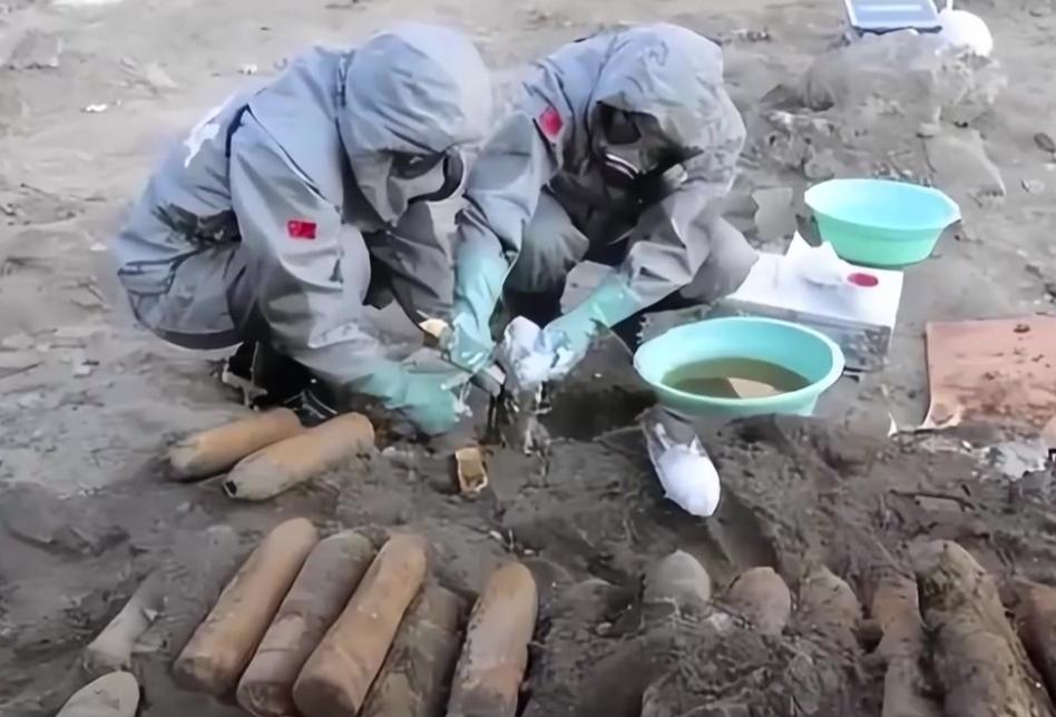 根根据国内媒体报道，日本遗留化学武器是一个沉重的话题，近期国防部与外交部发言人在