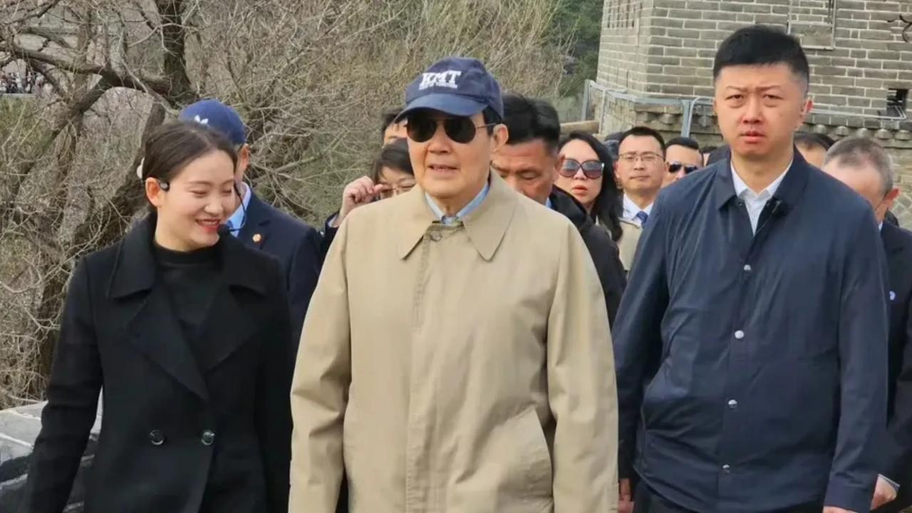 马英九的大陆之行去了很多地方，但他一再强调说：年轻人的交流才是最重要的，他们代表