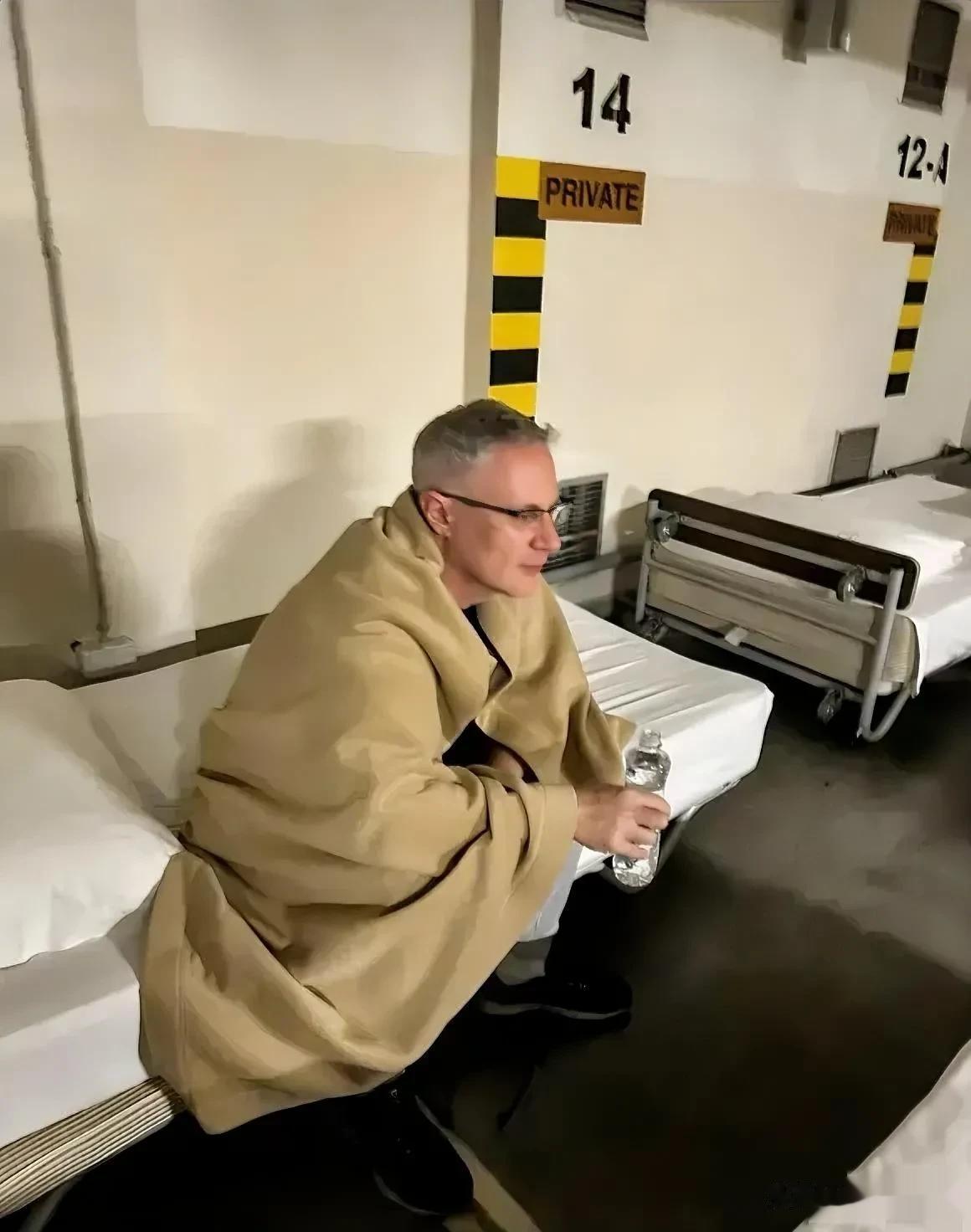 昨日凌晨，俄空天军对乌克兰展开了新一轮大轰炸，以色列驻乌克兰大使布罗茨基声称：“