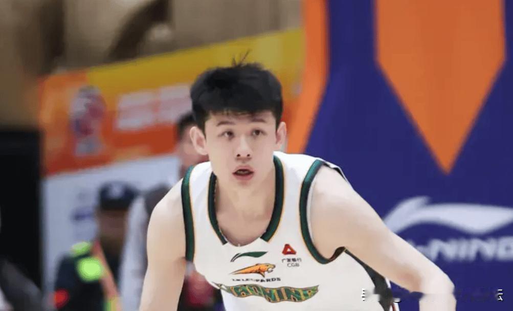 王岚嵚渐入佳境！山东男篮力克山西男篮夺得夏联季军，刘传兴又成“空砍群主”？

C