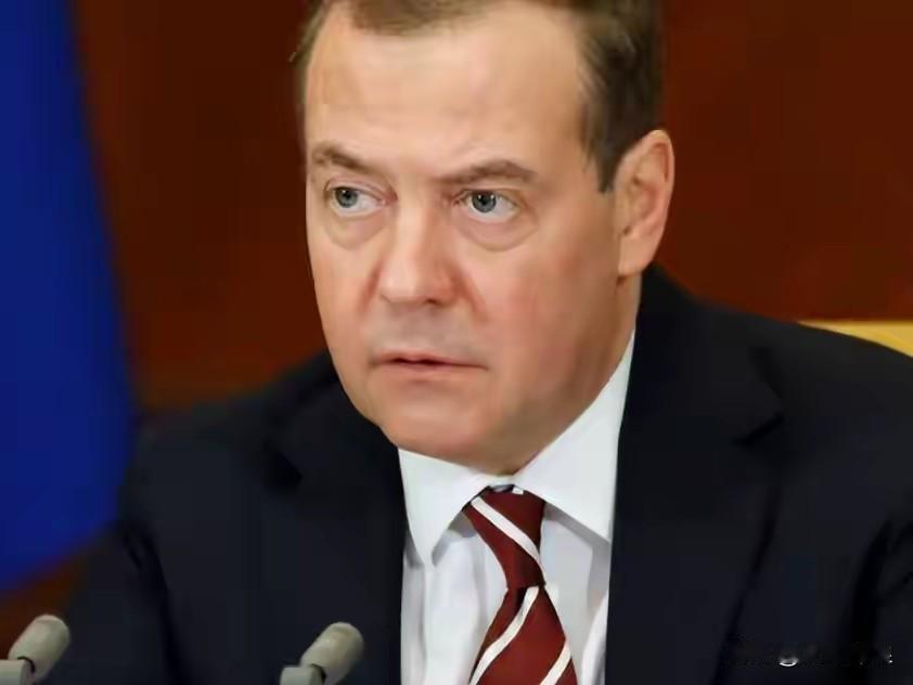 刚刚，俄罗斯国家安全会议副主席梅德韦杰夫表示，如果欧洲国家认为向乌克兰驻军是向乌