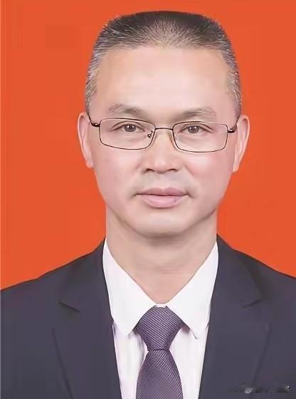 1997年，19岁战士为救人而牺牲，父母几度昏厥，可谁料20年后，战士母亲病逝，