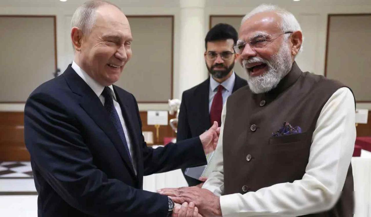 普京抵印，菜单藏玄机，莫迪用薄伽梵歌定调
2025年12月4号傍晚，普京突然飞到