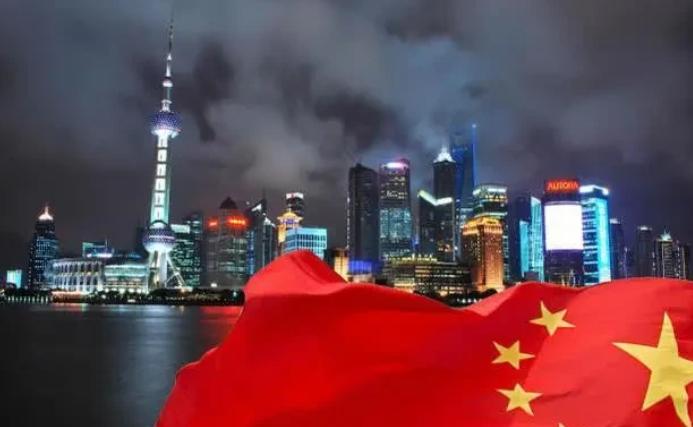 发现一个特别讽刺的规律：但凡中国科技有重大突破，快摸到美国霸权天花板了，第一批跳