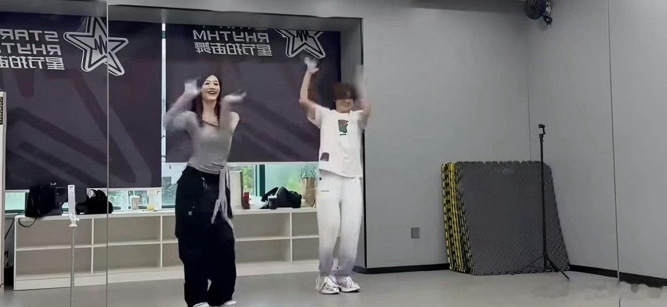 王濛教李小冉普通disco乘风普通disco全民健身谁能预料到短道速滑领域的硬核