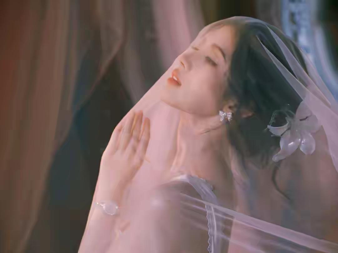 鞠婧祎我的首张AI权益信用卡