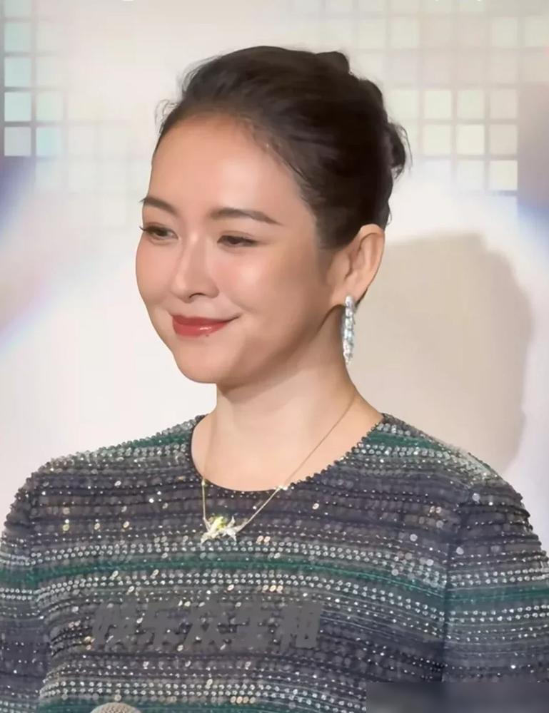 章子怡离婚后有多狠？体重掉到80斤，跪在碎玻璃上拍戏，口腔被道具牙套磨烂，前夫汪