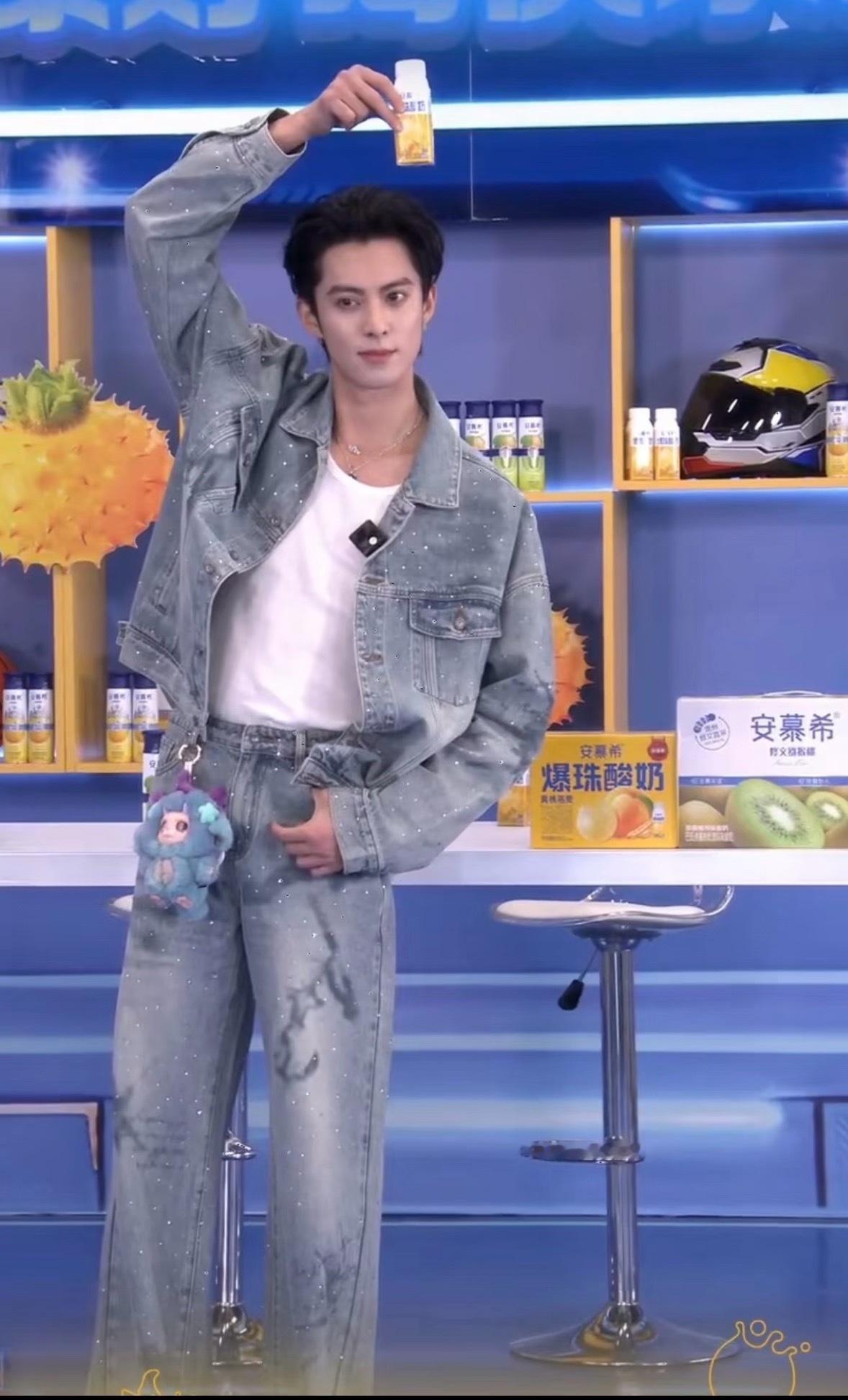 腿太长的人以后不允许穿高腰裤[费解] ​​​