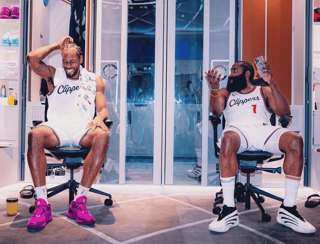 哈登刚来骑士的时候攻防都是拉满的，无论是回馈新球队球迷还是证明自己都是正常，这就