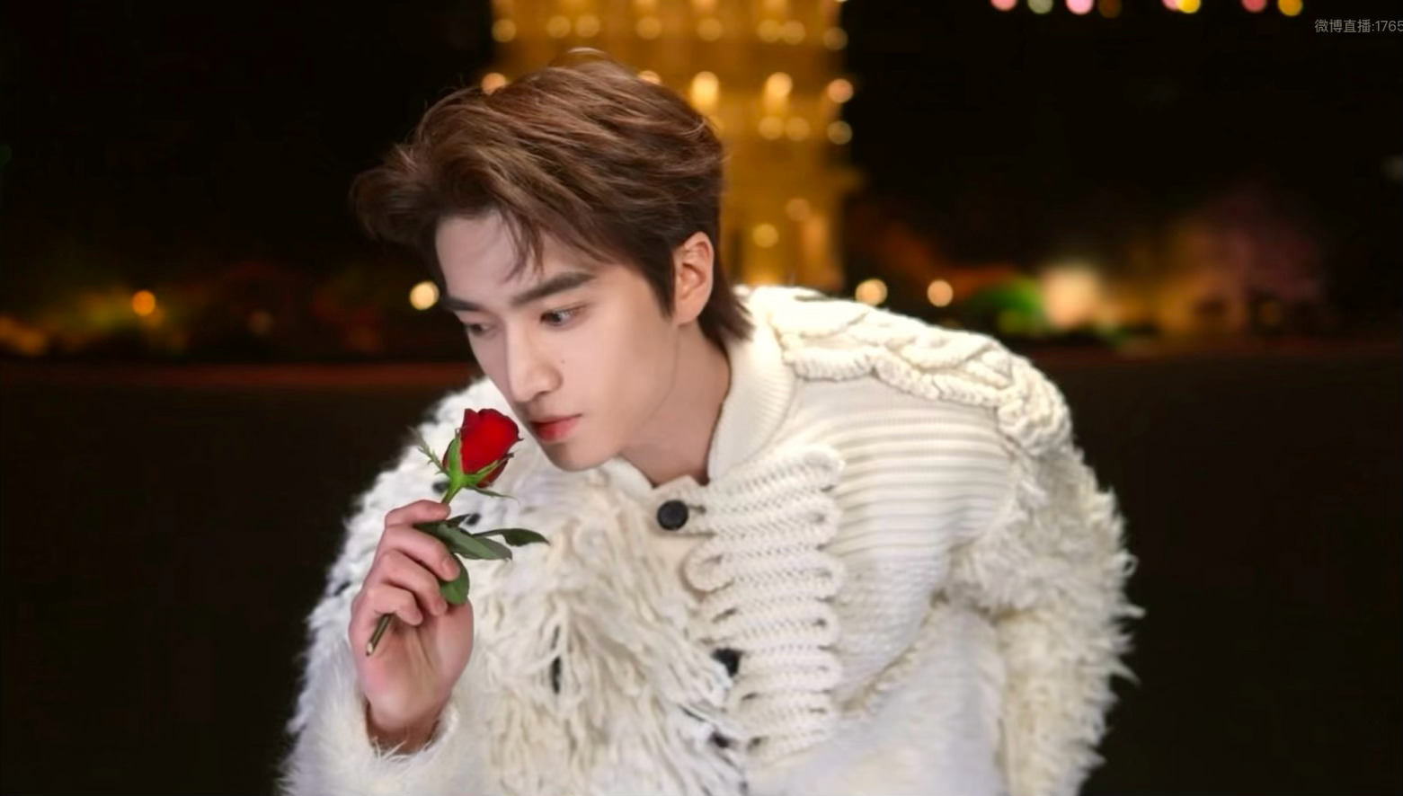 VOGUE盛典红毯张康乐，骑马进场手持玫瑰的白马小王子🌹 ​​​