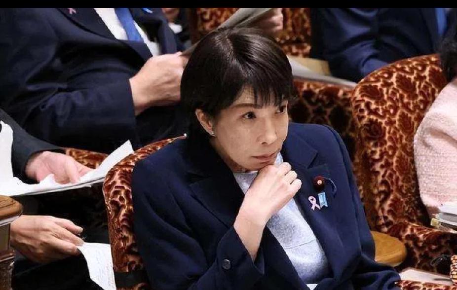 日本究竟是怎样的一种病态心理，是美国人朝日本扔了两枚核弹，是美国在日本拥有大量驻