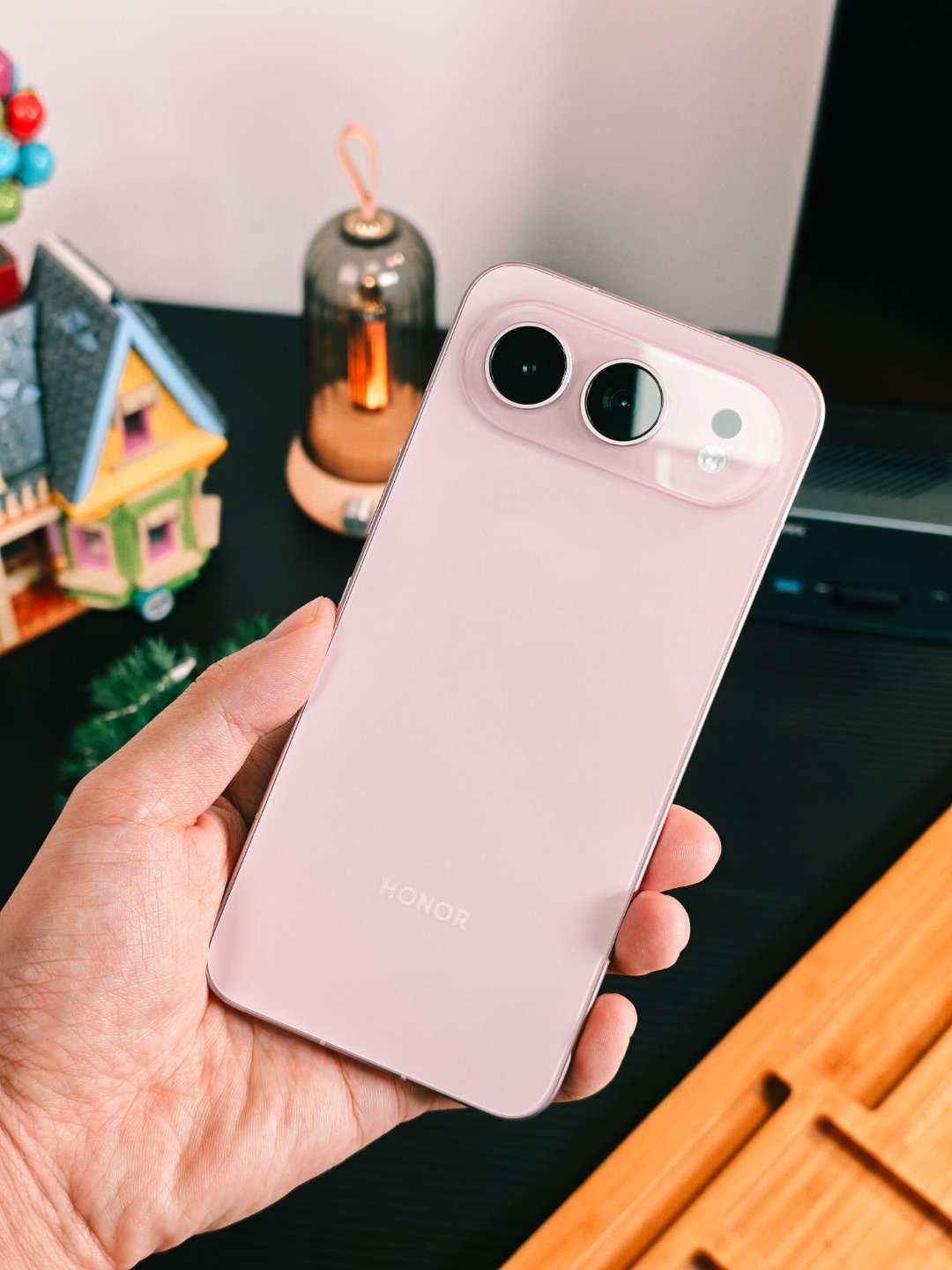 耀子这个侧边键，默认定义的是AI，长按触发的是全屏类似视频通话的AI助手可是很容